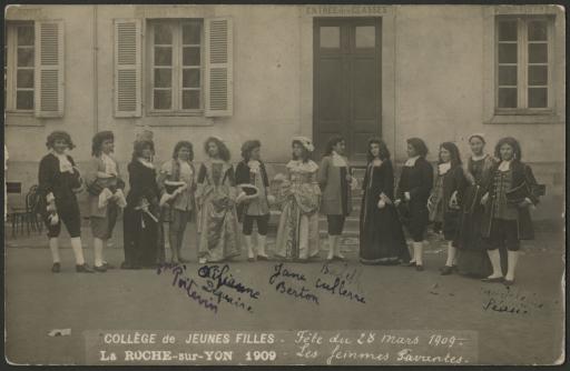 Fête du 28 mars 1909, représentation des femmes savantes au collège de jeunes filles / H. Fauger phot.